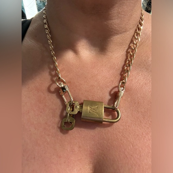 #315 Authentic Louis Vuitton Lock & Keys w/unbranded Chain - Picture 13 of 13